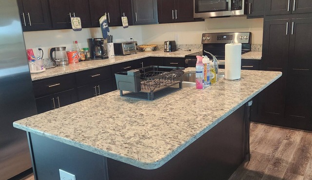 Cozy 2-bedroom house in peaceful LaBelle with AC, WiFi, full kitchen, living
