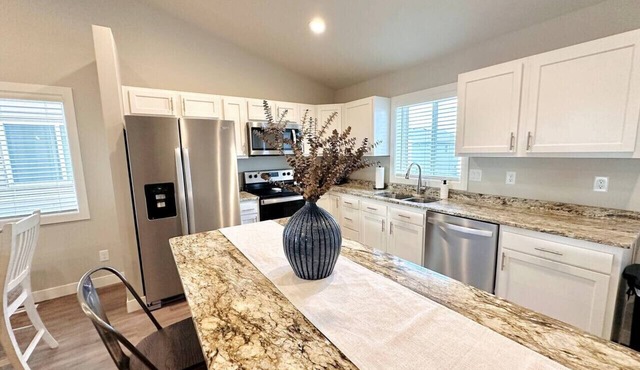 Cozy 3 Bed 2 Bath Split level in Horace