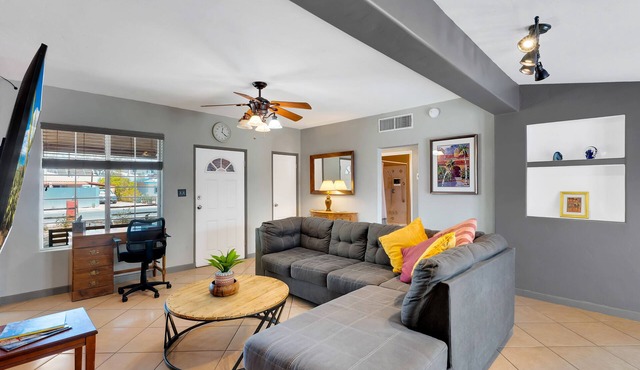 Cozy 3br 2bath with and Fully Fenced Yard !