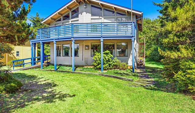 Cozy Copalis Beach Cottage Escape