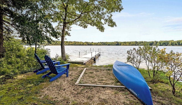 Cozy Cottage with Private Hot Tub and Lake Access