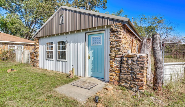 Cozy Lamar Vacation Rental w/Creek & Pond Access!
