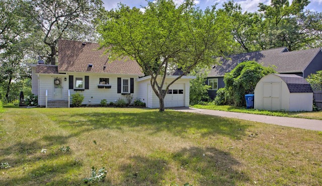 Cozy Plymouth Cottage w/Medicine Lake View!