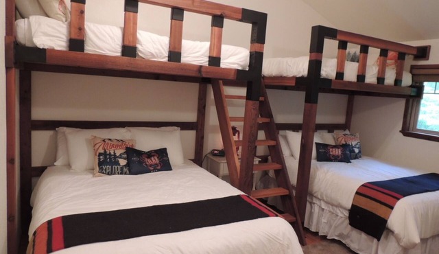 Cozy & Quiet Cabin 2 minutes from Coffman Cove Harbor - 16' Skiff & Van avail.