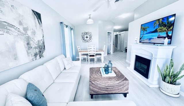 Cozy retreat, NE cape coral oasis 5 mins to restaurants and shopping plaza.