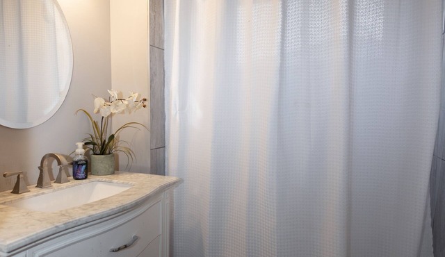 Cozy spacious 4 bed 3 bath home, with Theater Room sleeps up to 8.