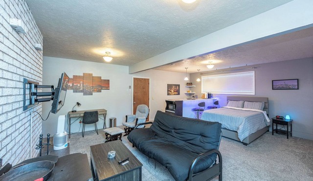 Cozy Studio Near Scenic Midtown Lacey! Close to Shopping & Restaurants