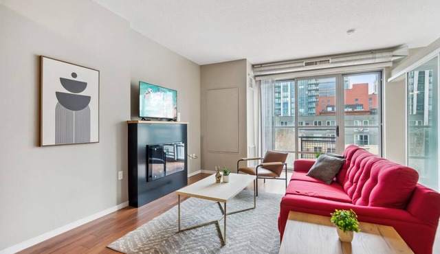 CozySuites Mill District with pool, gym # 10