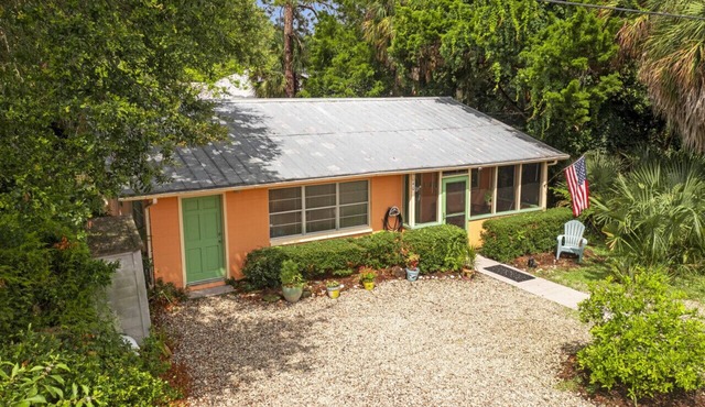Creamsicle Cottage is pet friendly and walkable to downtown & sunsets