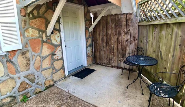 D'vinery Rock Cottage/#6
