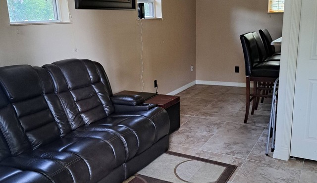 Delightful 1-bedroom cottage with AC in charming Naples