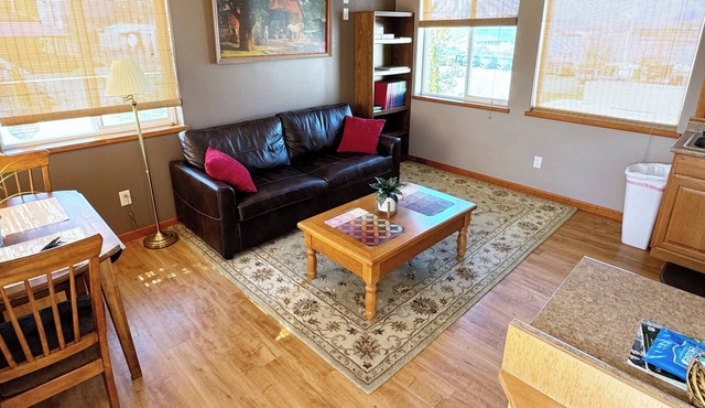 Deluxe Queen Suite C