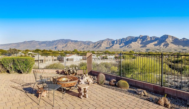 Desert oasis with mountain-views, private patio, grill, washer/dryer, & AC