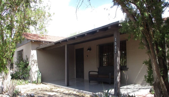 Dog-Friendly Cottage to yourself, fully fenced yard. No dog fee.