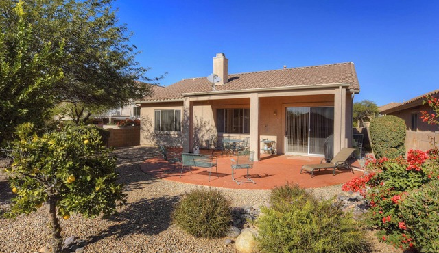 Dog-friendly spacious home with patio, enclosed yard and Golf nearby