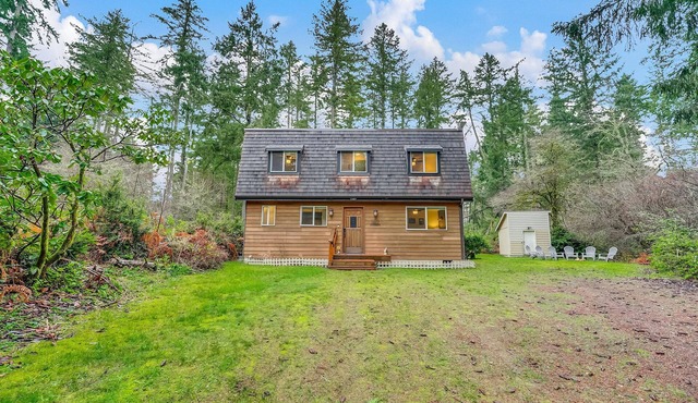 Dog-friendly storybook home in the trees with tennis, pickleball & beach access