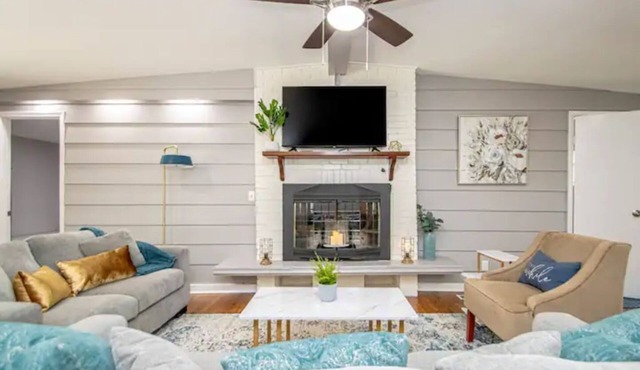 Double Diamond Rentals – Spectacular Home W/Land