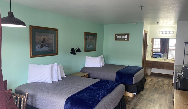 Double Queen Room w/Kitchen Supplies