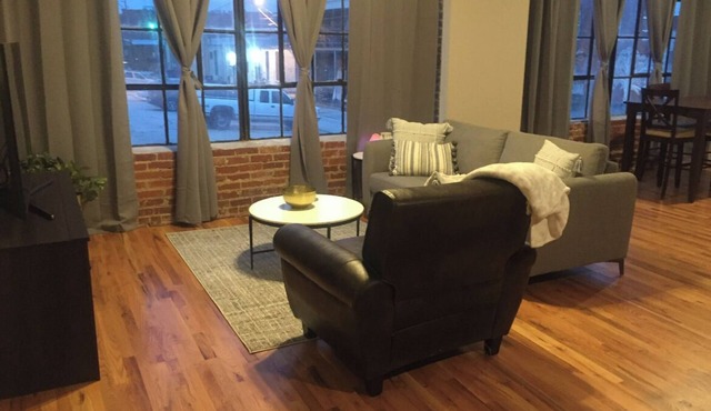 Downtown loft in Webb City! New! 🥇🌟