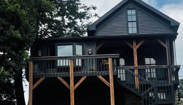 Downtown Riverfront Cottage in Madison