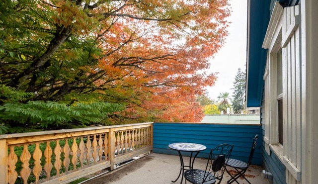 Downtown Studio w/Huge Balcony ·King Bed ·Walkable