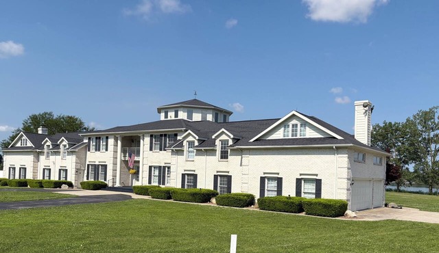 Eagle Isle Wings South Wing Relaxing Waterfront Getaway near cedar point