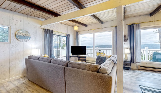 Eagle's Oceanview - Oceanfront home near public boat launch with beautiful views