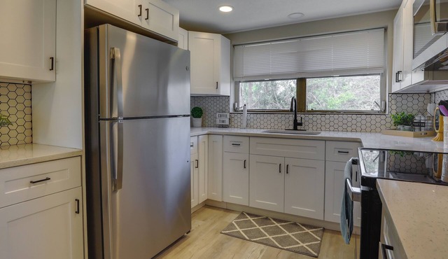 Englewood Vacation Home w/Screened Porch!