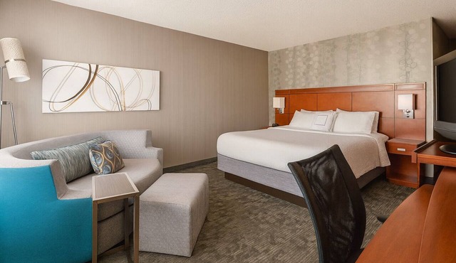 Enjoy a Hassle-Free Stay! Pet-Friendly, Close to Camarillo Ranch House