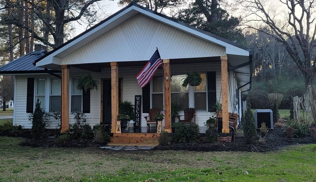 Enjoy this charming country getaway perfect for weekends with friends or family!