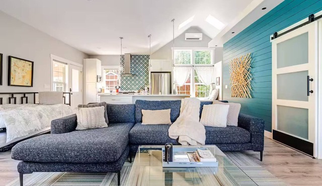 Etoile Bleue - A water view retreat with sauna on Bainbridge Island