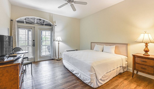 Everglades Studio w/Resort Amenities & Porch!