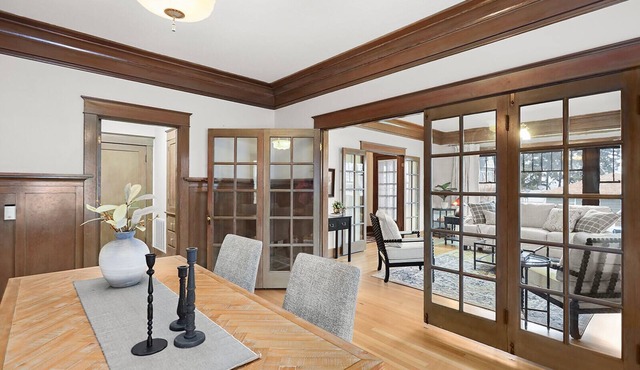 Executive Style Comfort with AC, WiFi in The Dalles