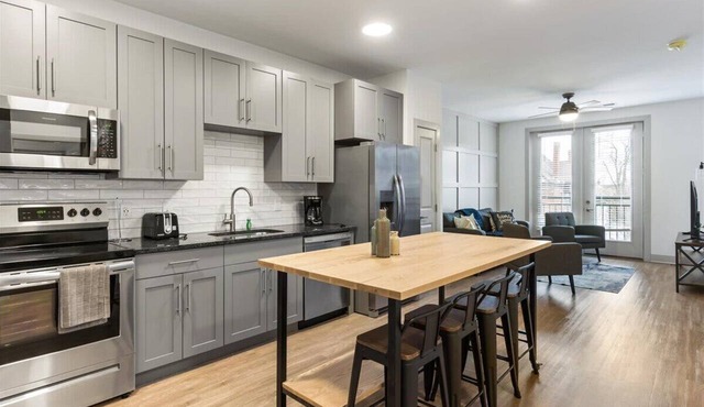 Experience Cincinnati! Walkable Modern Condo