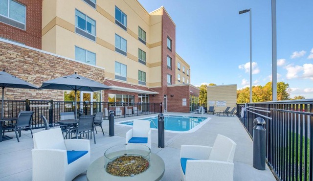 Fairfield Inn & Suites by Marriott Charlotte Belmont