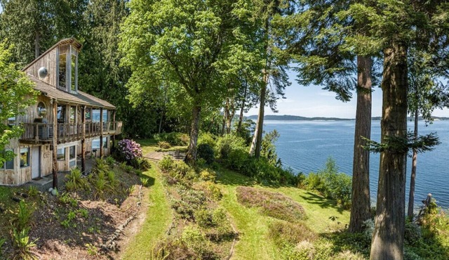 Family Friendly Water View Retreat w/Sauna