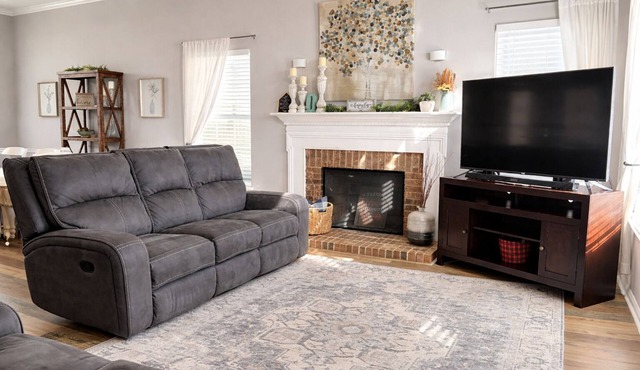 Few Mins to Ballantyne-Pet Friendly-1 Level Home-Private Plunge Pool in Backyard