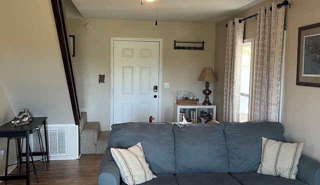 Fireside Cabin – a cozy retreat at Truman Lake – relax and unwind! Pet friendly!
