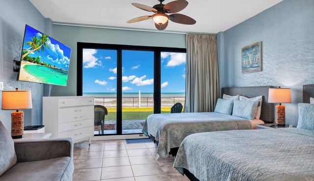 First Floor Private Paradise Ocean Front Studio SPRING SALE! POOL OPEN!