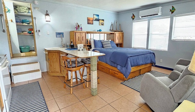 Fisherman's Get-A-Way! Cozy waterfront retreat with access to Lake Okeechobee!