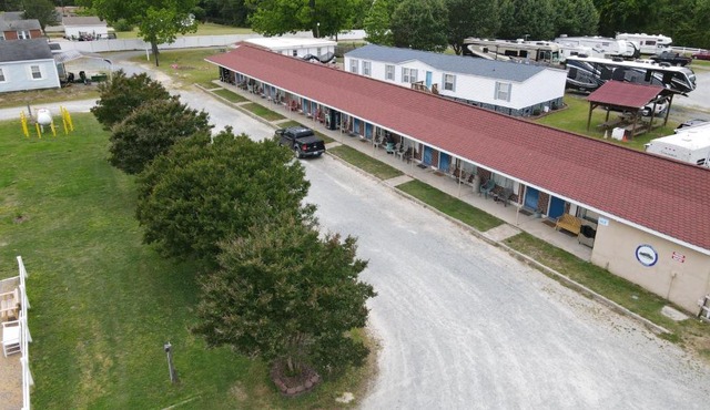 Four Oaks Lodging