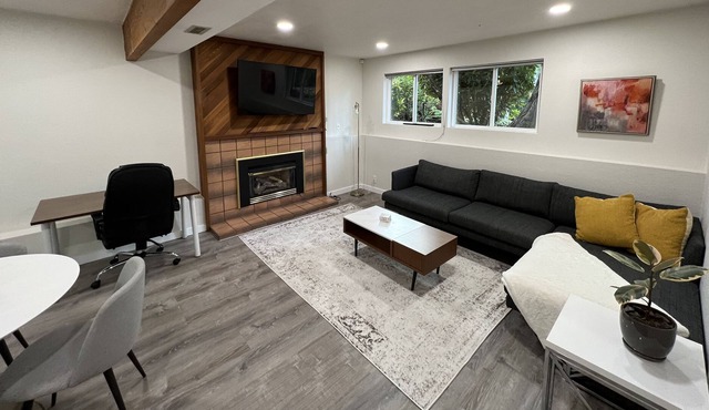 Fully Renovated Private Suite in Beautiful House