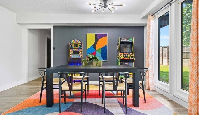Game Room | Karaoke | Lakefront | Sleeps 15