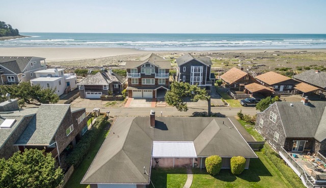 Great Family Beach Home, Easy Beach Access, 2 Blocks to Promenade, Close to Town