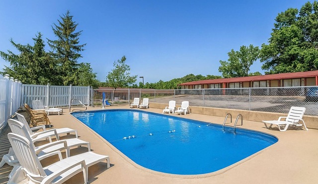 Great Relaxing Overnight Stay at Knights Inn Ashland! Pet-friendly, Pool!