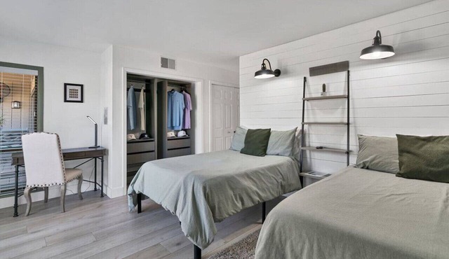 Greenside Getaway️! Walk to Clubhouse and Cradle! Panoramic Golf Views!