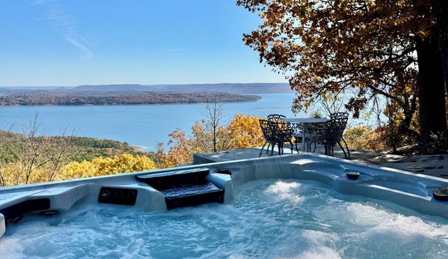Greers Ferry Lake Retreat with New Spa and Breathtaking lake views!