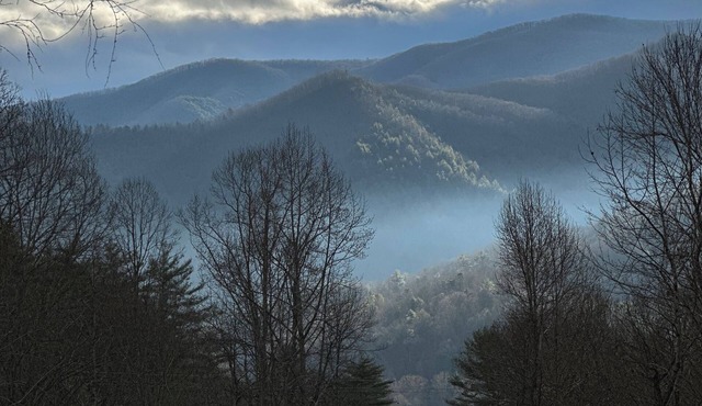 Hampton Haven - Fabulous mountain house close to AT and Watauga Lake! in Hampton