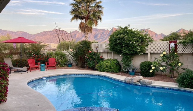 Happy Cactus: Heated Pool/Spa! 5-Star Epic Views! BBQ, Firetable, Parks,Trails!