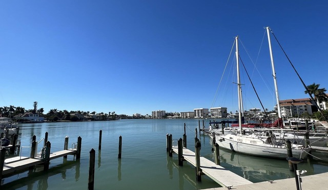 Harbour Lights Bayfront Condo. 5 minute walk to the Moorings beaches and shops.